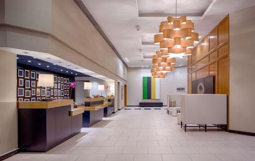 Greenway Plaza-Upper Kirby Hotel | Discover Comfort at DoubleTree by Hilton Houston Greenway Plaza