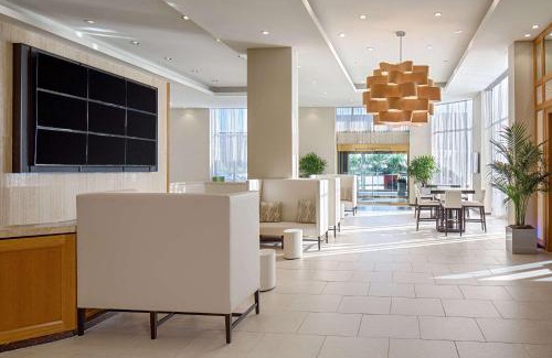 Greenway Plaza-Upper Kirby Hotel | Discover Comfort at DoubleTree by Hilton Houston Greenway Plaza