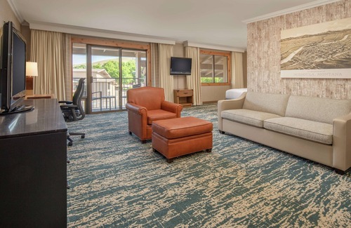 Heart of Missoula Hotel | Elegant Escape at DoubleTree by Hilton Missoula - Edgewater