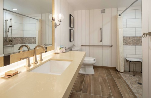 Heart of Missoula Hotel | Elegant Escape at DoubleTree by Hilton Missoula - Edgewater