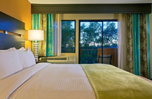 Southside Hotel | Explore Comfort at DoubleTree by Hilton Hotel Santa Fe