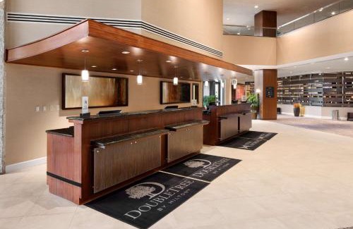 Somerset Hotel | Discover DoubleTree by Hilton Somerset: Poolside Retreat