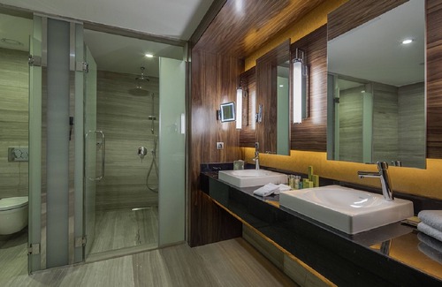 Zeytinburnu Hotel | Indulge at DoubleTree by Hilton Istanbul Topkapi Hotel