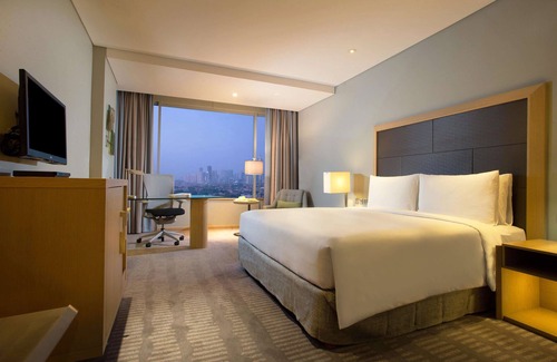 Old Jakarta Hotel | Guest Rated DoubleTree by Hilton Jakarta Kemayoran