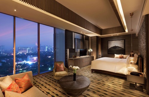 Pegangsaan Hotel | Elegant DoubleTree by Hilton Jakarta: Spa, Pool & More