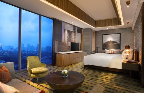 Pegangsaan Hotel | Elegant DoubleTree by Hilton Jakarta: Spa, Pool & More