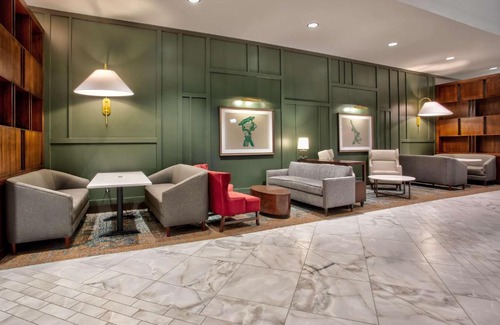 Downtown Hotel | Experience Comfort at DoubleTree by Hilton Lansing