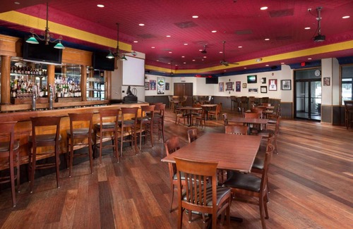 Lawrence Hotel | Discover DoubleTree by Hilton Lawrence: Pet-Friendly Comfort