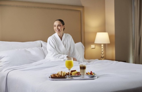 Santa Cruz Hotel | Elegant DoubleTree by Hilton Lima Miraflores El Pardo