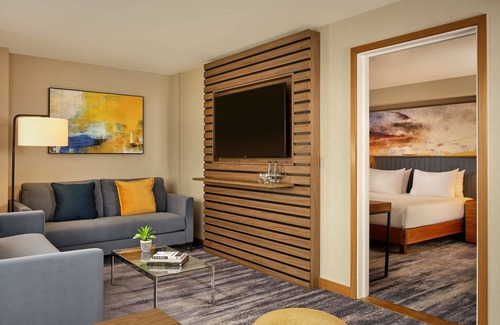 Lincoln Hotel | Discover DoubleTree by Hilton Lincoln: 4-Star Comfort Awaits