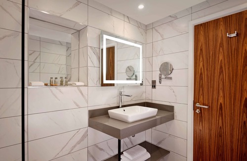Lincoln Hotel | Discover DoubleTree by Hilton Lincoln: 4-Star Comfort Awaits
