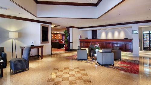 Naperville Hotel | Enjoy Unique Amenities at DoubleTree by Hilton Lisle Naperville