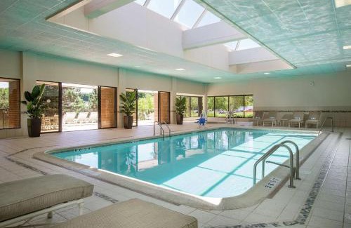 Naperville Hotel | Enjoy Unique Amenities at DoubleTree by Hilton Lisle Naperville
