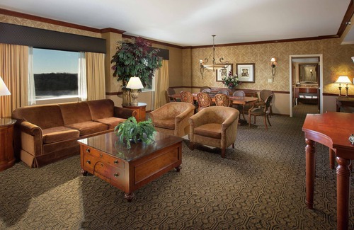 Naperville Hotel | Relax at DoubleTree by Hilton Lisle Naperville - 4 Star Retreat