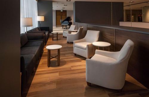 Downtown London Hotel | Relax at Doubletree by Hilton London with Pool & Spa