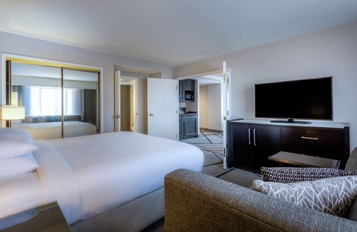 Norwalk Hotel | Inviting DoubleTree by Hilton Los Angeles - Norwalk Awaits