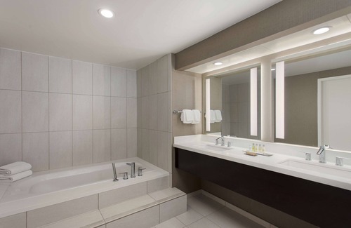 Norwalk Hotel | Inviting DoubleTree by Hilton Los Angeles - Norwalk Awaits