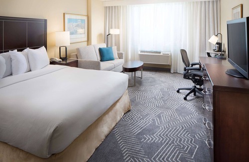 Commerce Hotel | Inviting DoubleTree by Hilton Los Angeles - Commerce Hotel