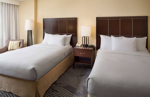 Commerce Hotel | Inviting DoubleTree by Hilton Los Angeles - Commerce Hotel