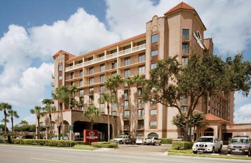 McAllen Hotel | Relaxing Stay at Doubletree by Hilton McAllen with Pool & Spa