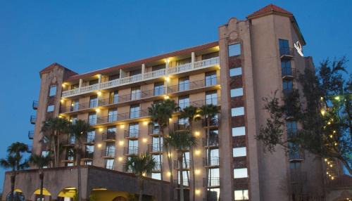 McAllen Hotel | Relaxing Stay at Doubletree by Hilton McAllen with Pool & Spa