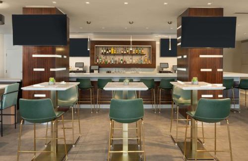 West Little River Hotel | Relax at DoubleTree by Hilton Miami North I-95 with Pool