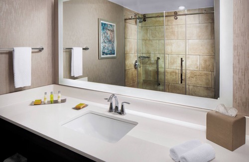 Nashua Hotel | Pet-Friendly Retreat at DoubleTree by Hilton Nashua