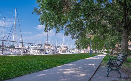 New Bern Hotel | Relaxing Riverfront Retreat at DoubleTree by Hilton New Bern