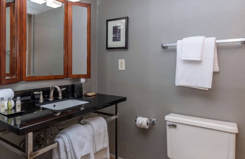 New Bern Hotel | Relaxing Stay at DoubleTree by Hilton New Bern Riverfront