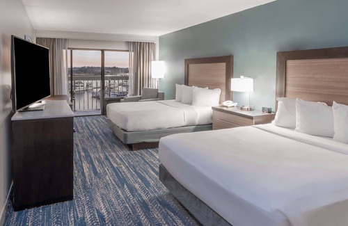 New Bern Hotel | Relaxing Stay at DoubleTree by Hilton New Bern Riverfront