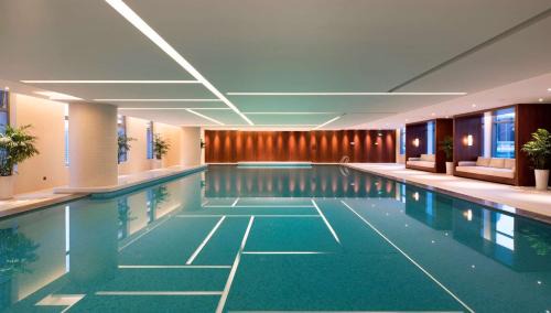 Beilun Hotel | Elegant Getaway at DoubleTree By Hilton Ningbo Beilun