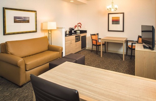 Olympia Hotel | Relax at DoubleTree by Hilton Hotel Olympia - 4-Star Comfort