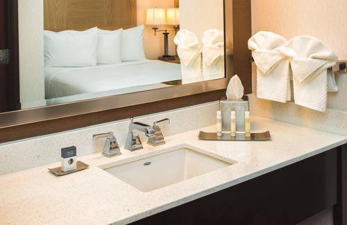 Olympia Hotel | Relax at DoubleTree by Hilton Hotel Olympia - 4-Star Comfort