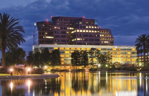 Santa Ana Hotel | Discover DoubleTree by Hilton: Comfort Near Orange County