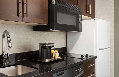 Pointe Claire Hotel | Stay at DoubleTree by Hilton Pointe Claire: Family-Friendly Oasis