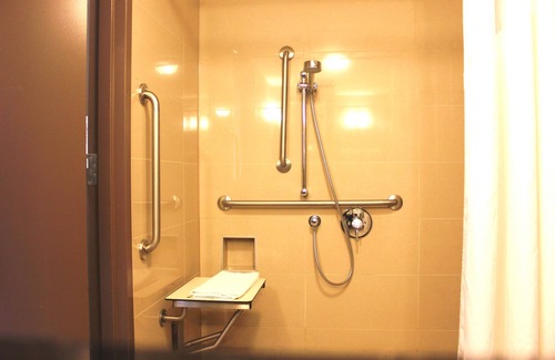 Pointe Claire Hotel | Stay at DoubleTree by Hilton Pointe Claire: Family-Friendly Oasis
