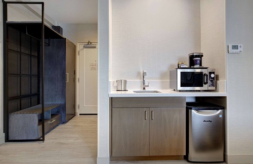 Palmdale Hotel | Relax at DoubleTree by Hilton Palmdale, CA - 4-Star Retreat