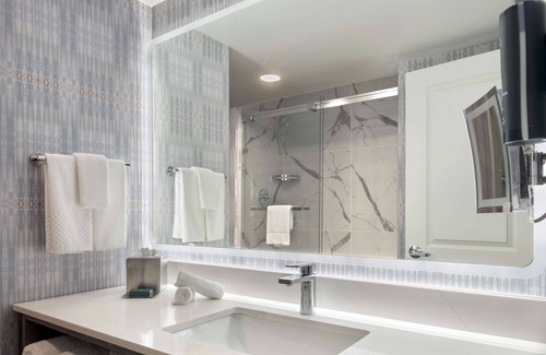 Poughkeepsie Hotel | Elegant DoubleTree by Hilton Poughkeepsie with Great Amenities