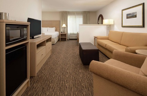 Tigard Hotel | Delightful DoubleTree by Hilton Tigard with Pool & Spa