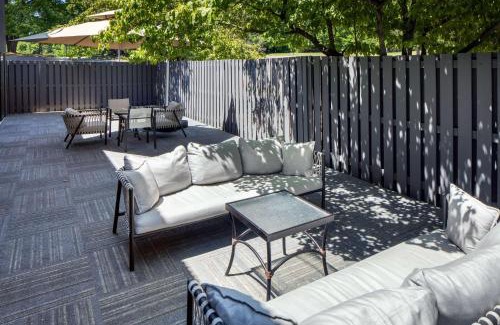 Princeton Hotel | Discover DoubleTree by Hilton Princeton: Pet-Friendly Retreat