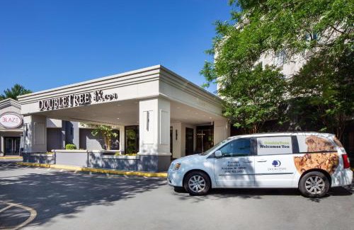 Princeton Hotel | Discover DoubleTree by Hilton Princeton: Pet-Friendly Retreat