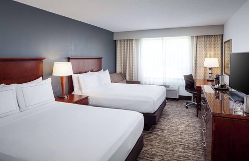 Princeton Hotel | Elegant DoubleTree by Hilton Princeton with Pool & Spa