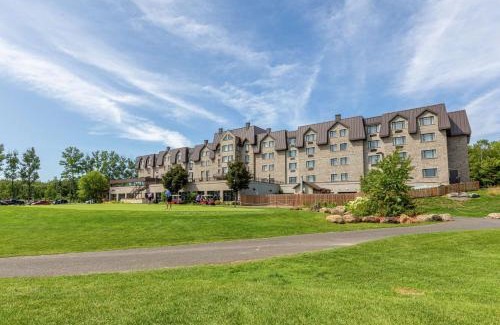 Quartier 4-2 Resort | Discover DoubleTree by Hilton Quebec Resort with Oceanfront Spa