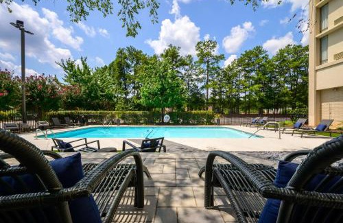 Northeast Raleigh Hotel | Enjoy Comfort at DoubleTree by Hilton Raleigh Midtown