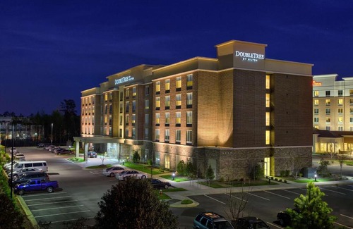 Southwest Raleigh Hotel | Exceptional DoubleTree by Hilton Raleigh-Cary with Pool Access