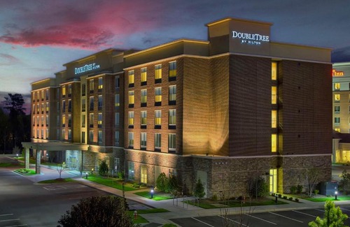Southwest Raleigh Hotel | Exceptional DoubleTree by Hilton Raleigh-Cary with Pool Access