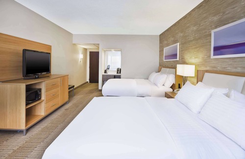 Historic Rapid City Hotel | Experience Holiday Inn Rapid City-Rushmore Plaza Comfort