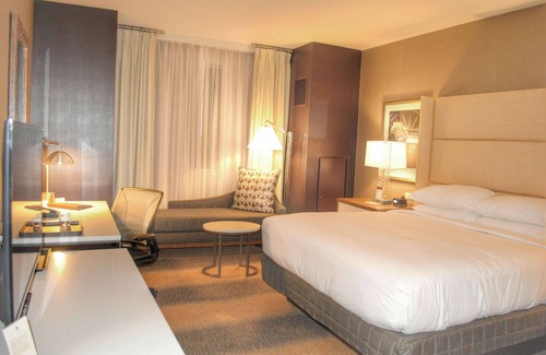 Reading Hotel | Elegant Doubletree By Hilton Reading: Pool, Spa & Dining