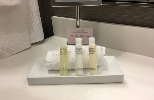 Reading Hotel | Elegant Doubletree By Hilton Reading: Pool, Spa & Dining