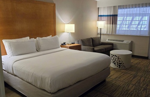 Rochester Hotel | Discover DoubleTree by Hilton Rochester: Family-Friendly Stay